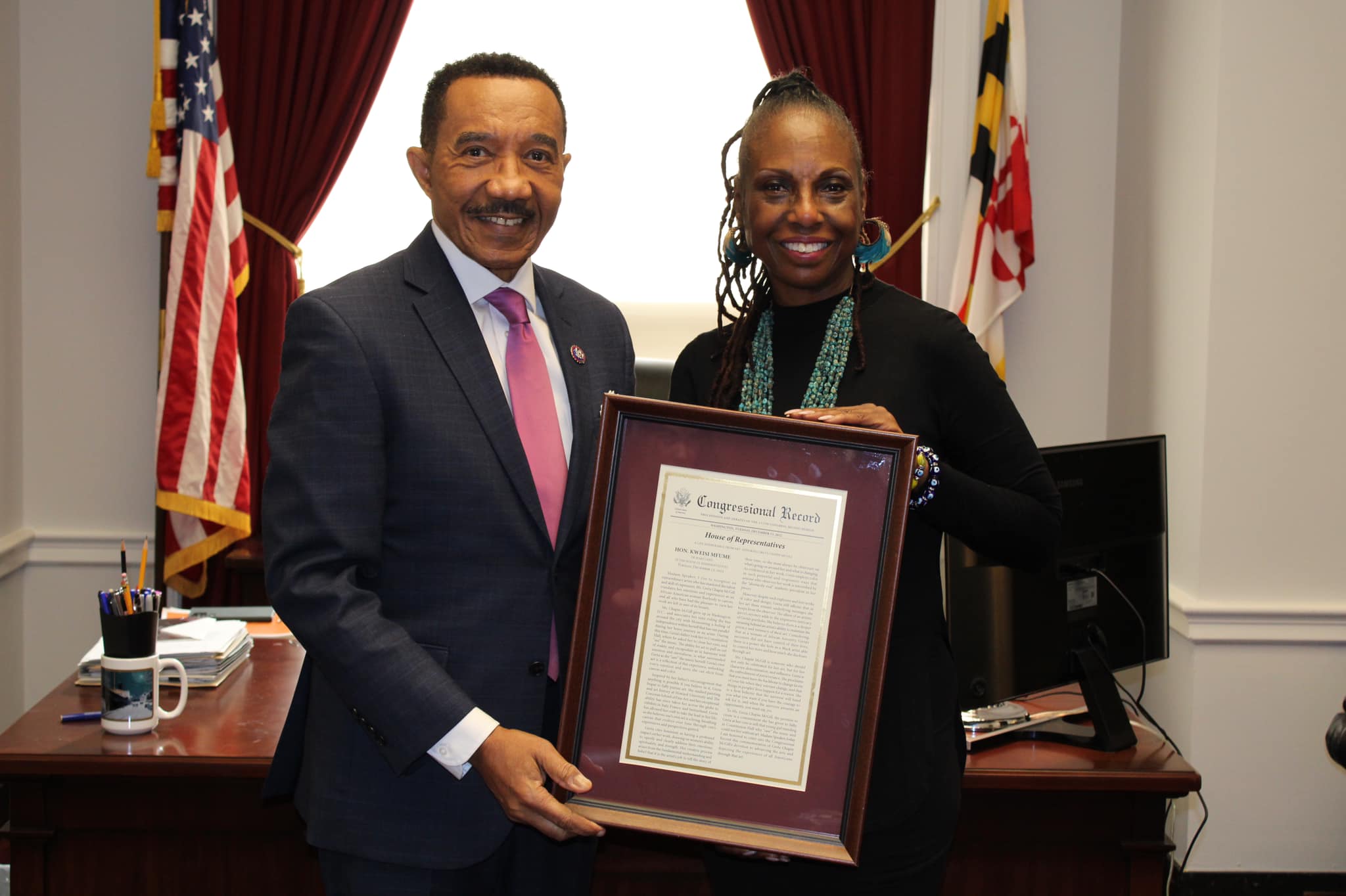 Congressman Mfume presents Congressional Record Statement to artist Greta Chapin McGill