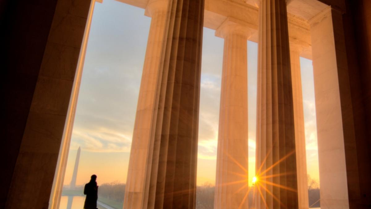 Lincoln Memorial sunrise view