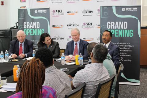 Congressman Mfume Speaks at Small Business Roundtable