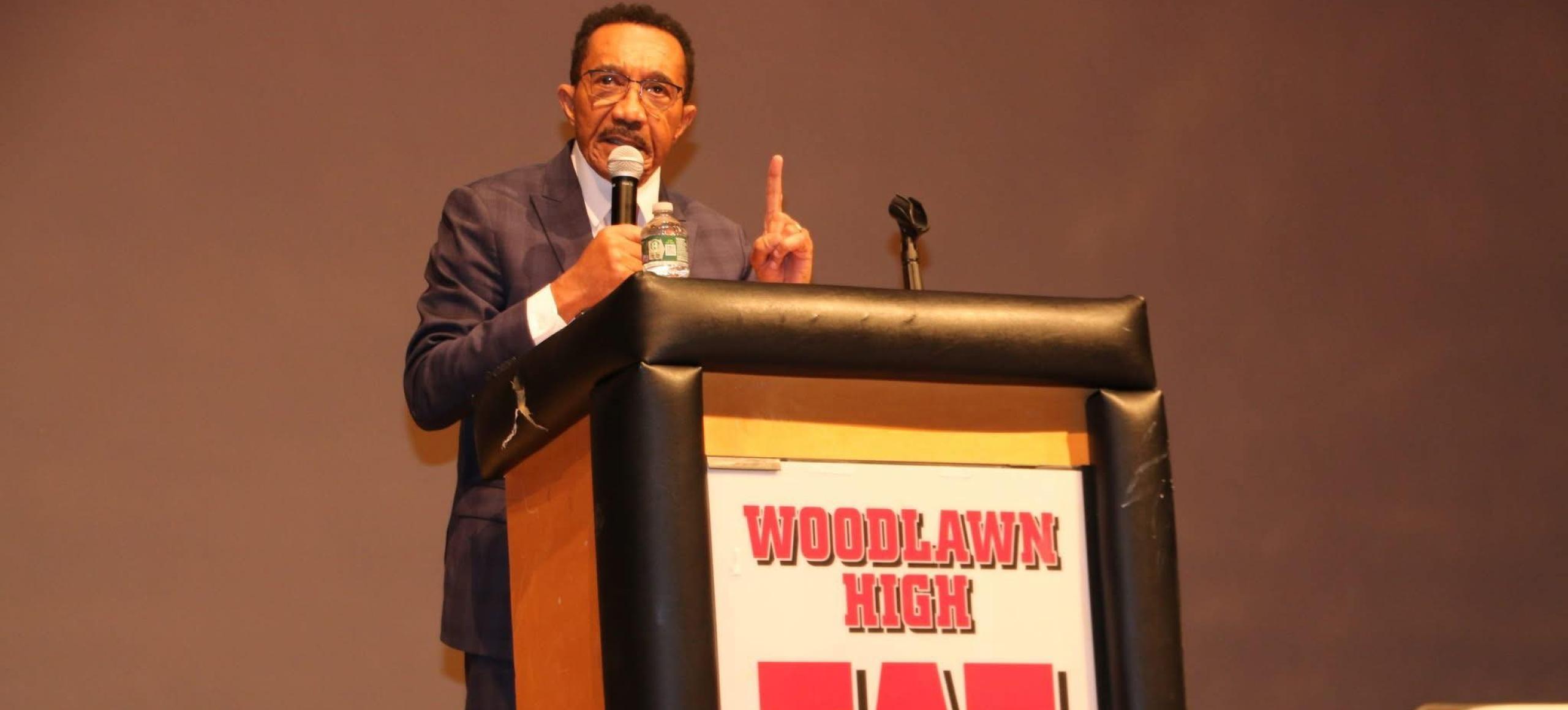 Congressman Mfume speaks at Town Hall in Woodlawn